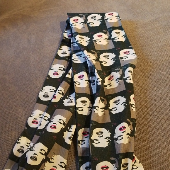 Betsey Johnson Pants - Betsey RARE Marilyn tights leggings